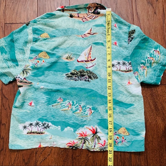 Vintage Women’s Cropped Hawaiian Shirt - Picture 6 of 6